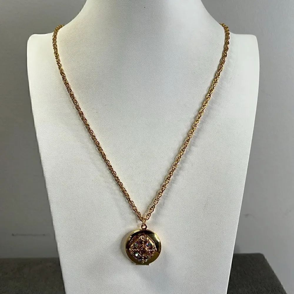 Beautiful Gold Tone Necklace and Locket